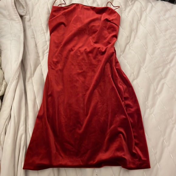 💛Windsor Red Velvet Backless Dress - Picture 5 of 7